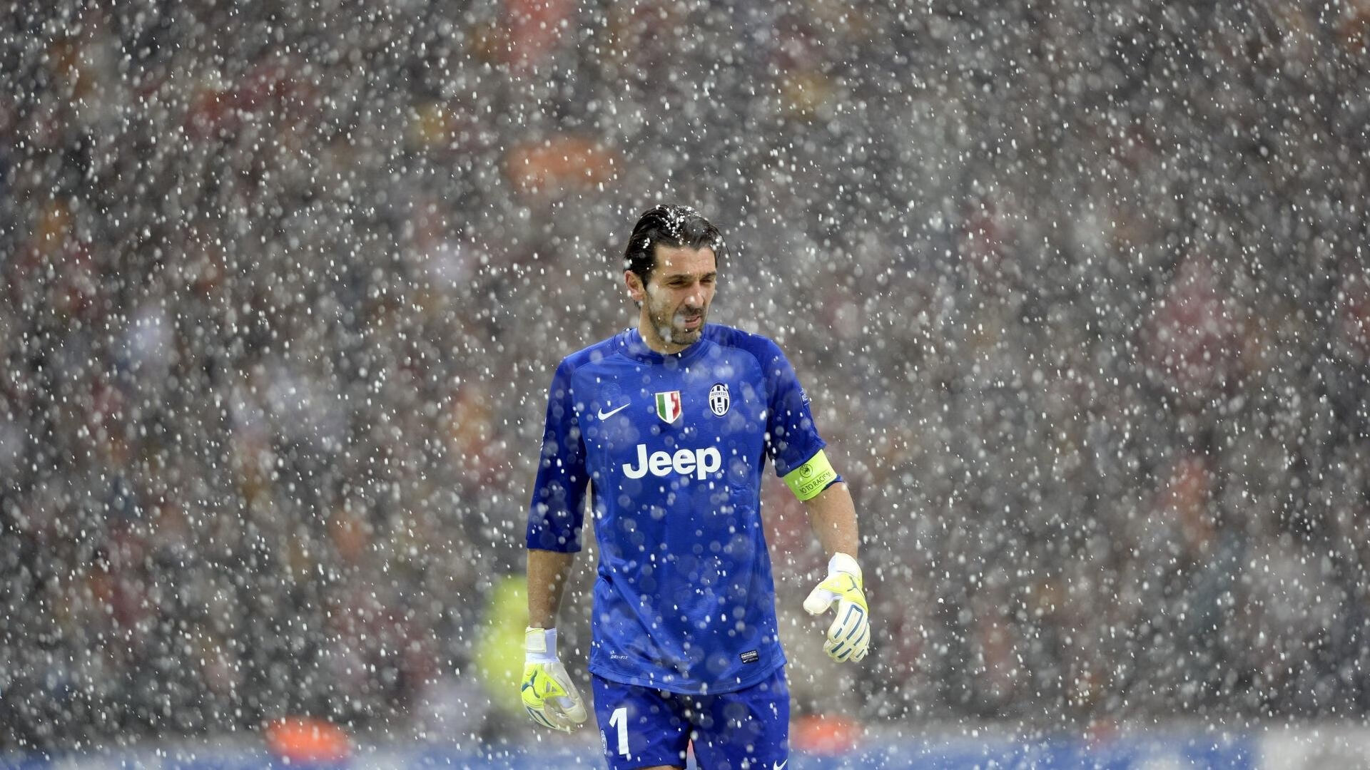 爱游戏全站注册-未来足球：智能球鞋与脑机接口结合，运动表现极限突破，ai智能足球鞋